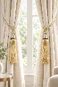 Cortinas crema con dos sujetadores dorados-4(1).webp