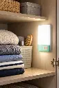 Luz LED menta en armario ordenado-2.webp