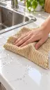 Paño beige limpia la encimera-3.webp