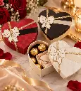 Caja corazón abierta con regalo elegante-2.webp