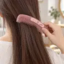 Peine rosa enjoy peinando cabello castaño-2.webp