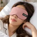 Antifaz rosa I’m Busy sobre almohada-2.webp