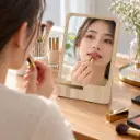 Retoque de labios frente al espejo-2.webp
