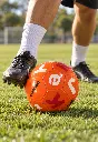 Pelota naranja en acción-2.webp