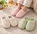 Pantuflas mullidas en tres tonos pastel-2.webp