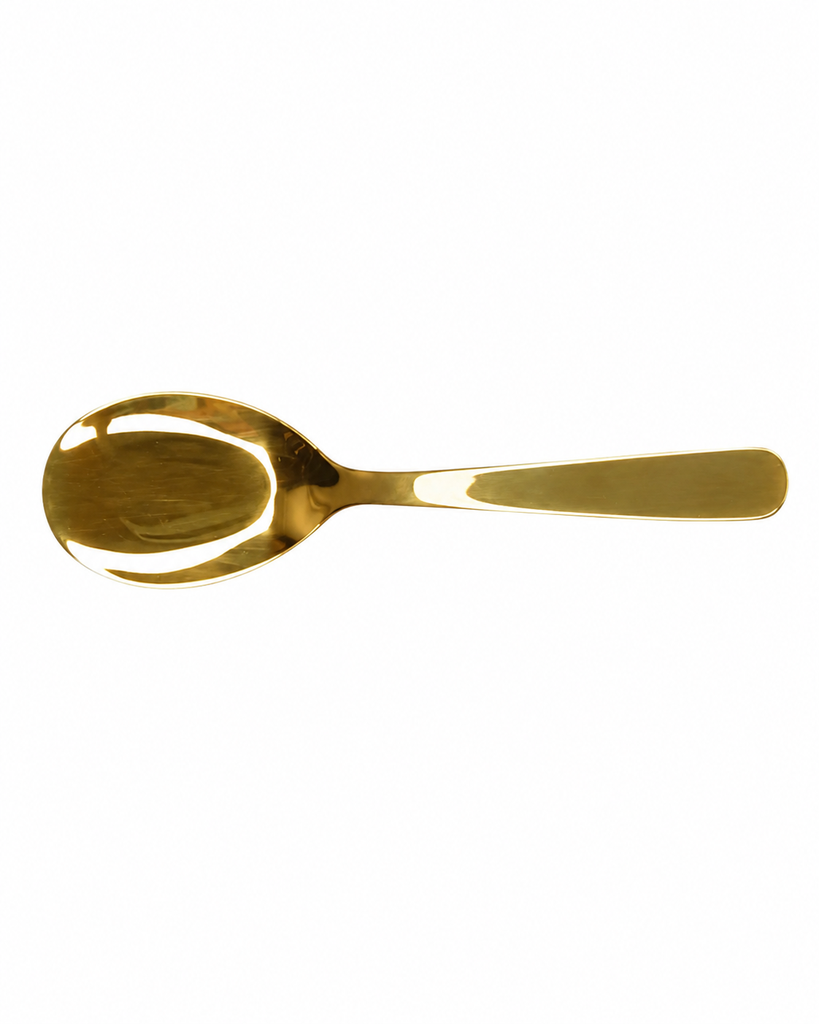 CUCHARÓN MEDIANO DORADO DE FONDO PLANO